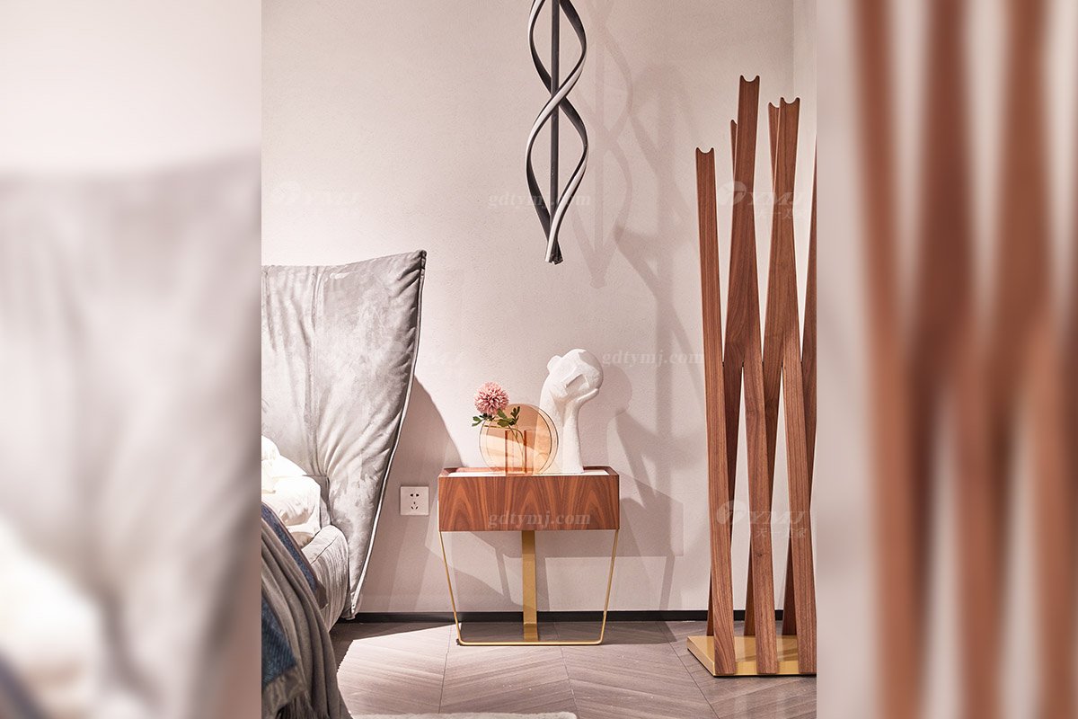 意式极简风格家具LUTUBE视频在线观看别墅会所大宅时尚简约金属+岩板床头柜BRK21001床头柜场景