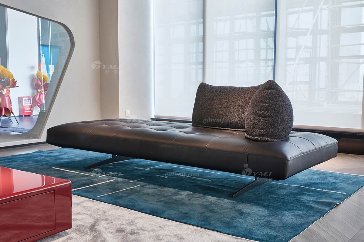 意式极简风格家具LUTUBE视频在线观看别墅会所大宅时尚简约真皮+布艺沙发F9591C三位沙发场景